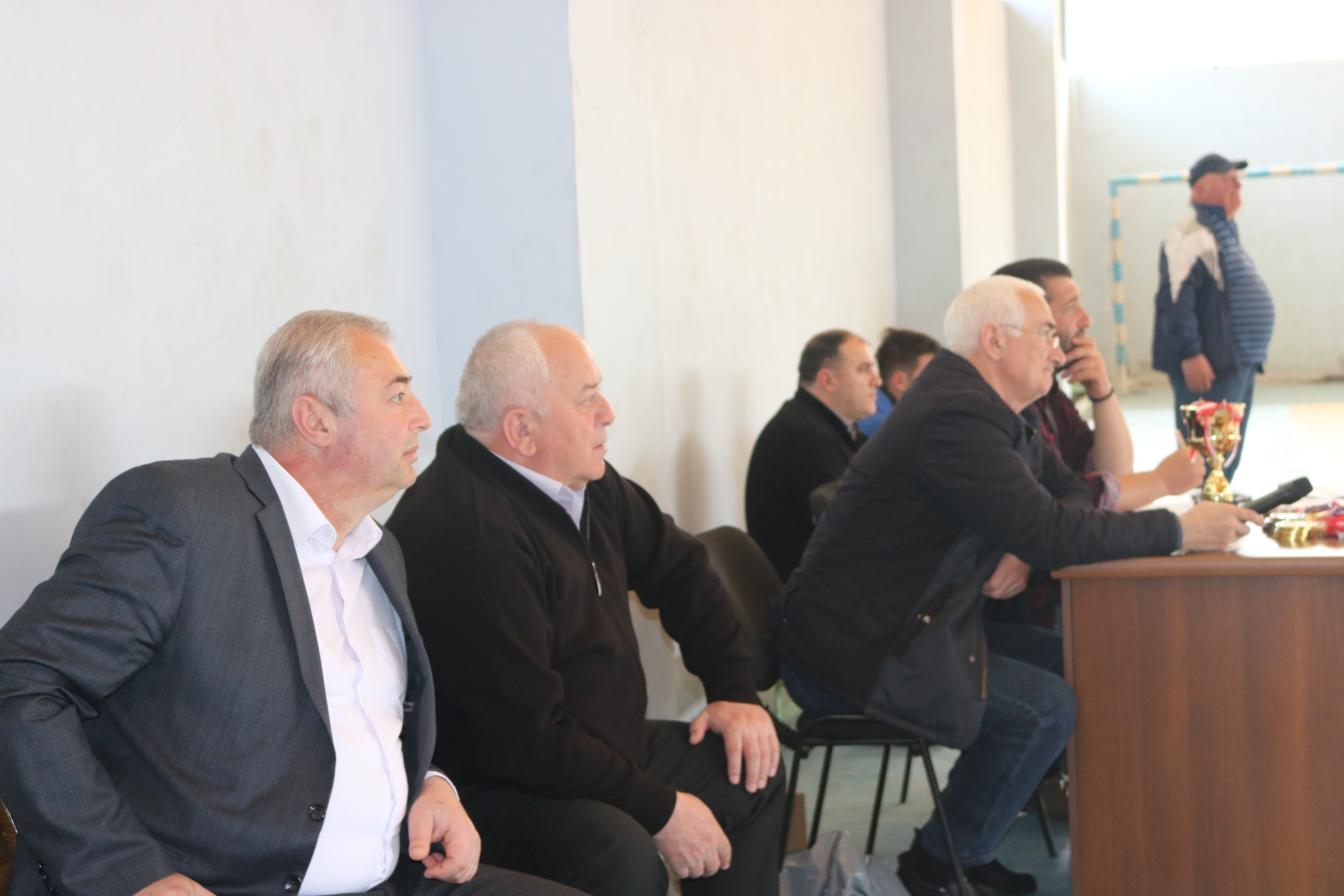 გოგონათა გუნდებს შორის შეჯიბრი გაიმართა ფრენბურთში