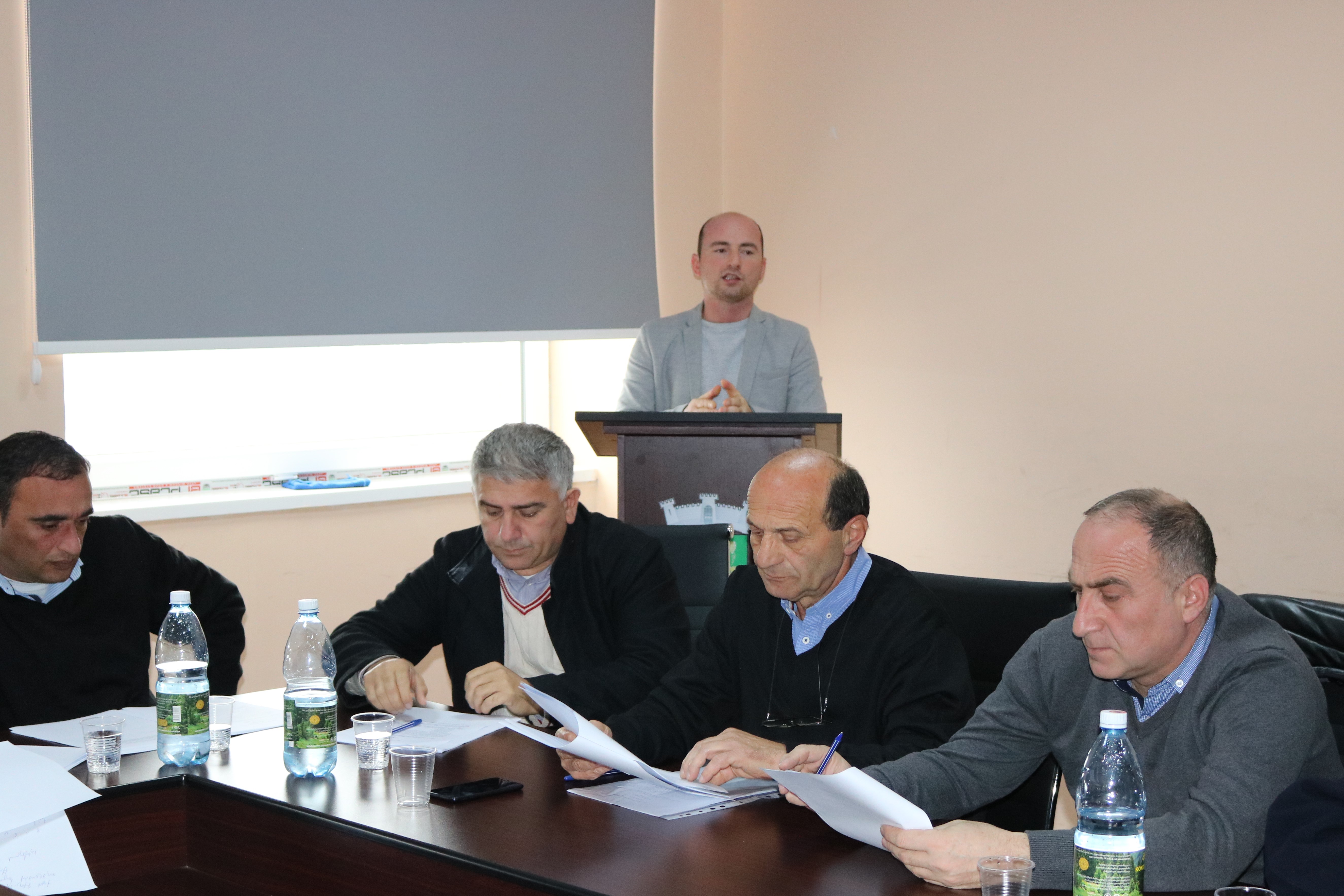 ქედის მუნიციპალიტეტის საკრებულოში მორიგი №01-06/19 სხდომა გაიმართა, რომელზეც ექვსი საკითხი განიხილეს
