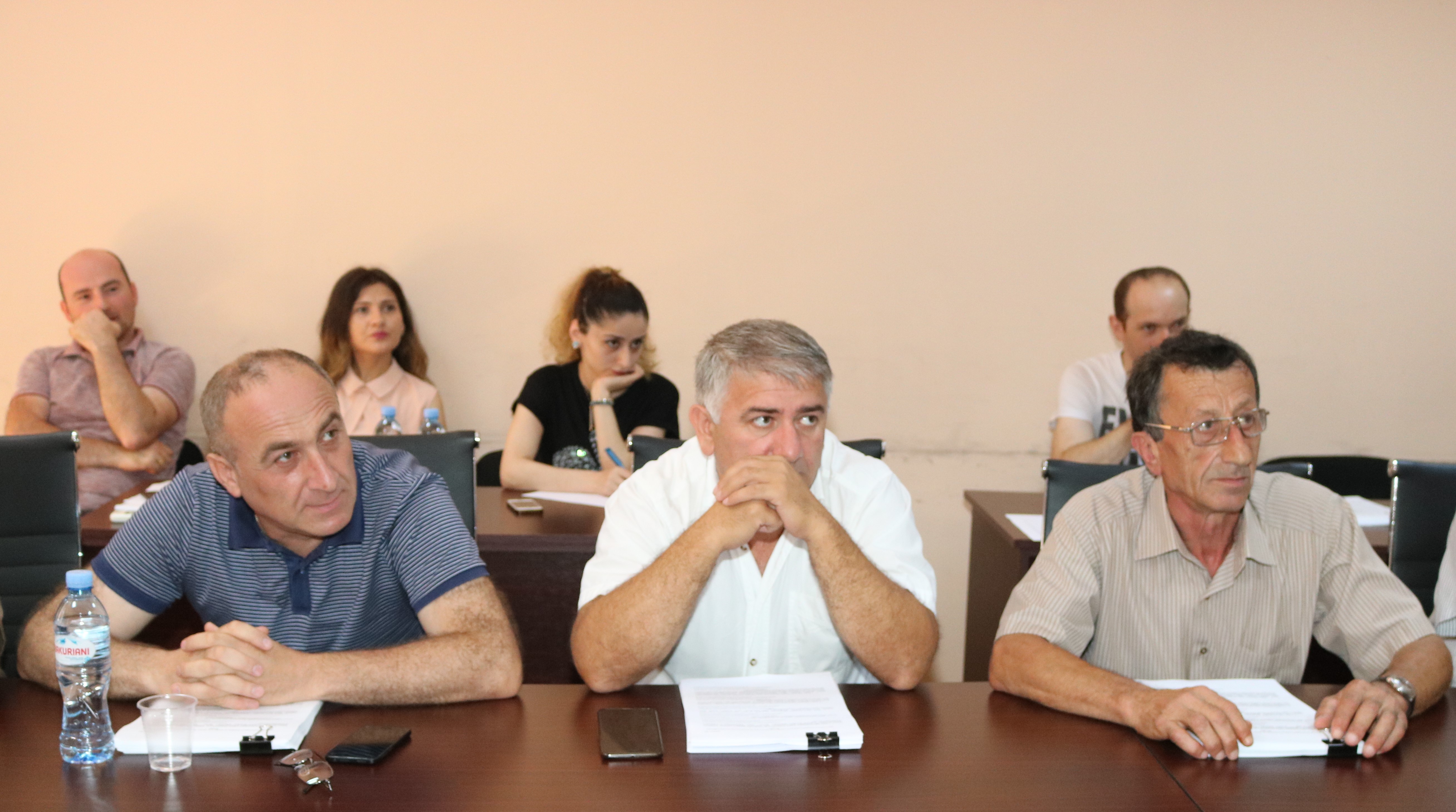 საკრებულოს №01-06/10 მორიგ სხდომაზე დღის წერიგით გათვალისწინებული 11 საკითხი განიხილეს