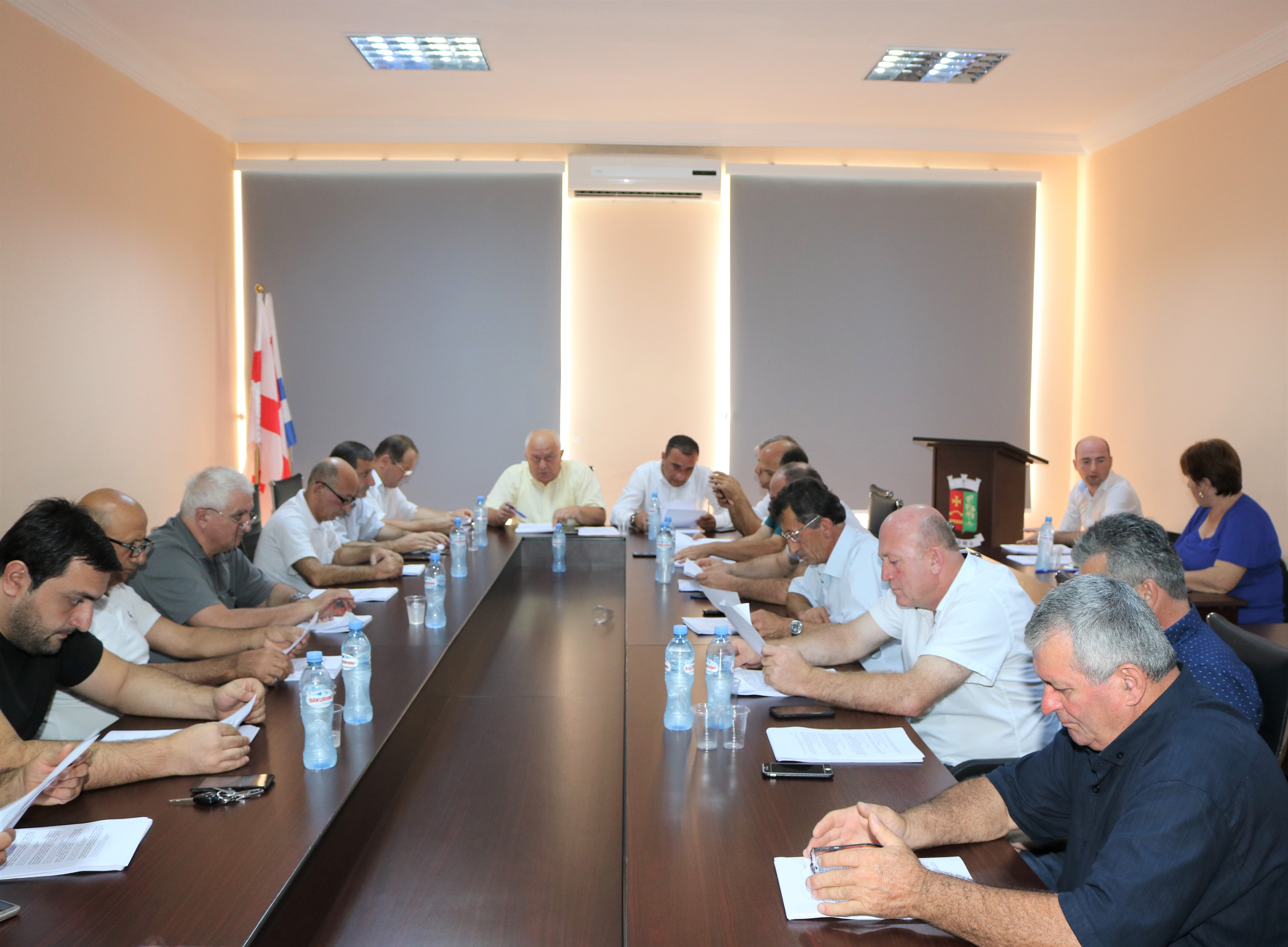 ქედის მუნიციპალიტეტის საკრებულოს №01-06/14 მორიგ სხდომაზე დღის წესრიგით გათვალისწინებული 15 საკითხი განიხილეს