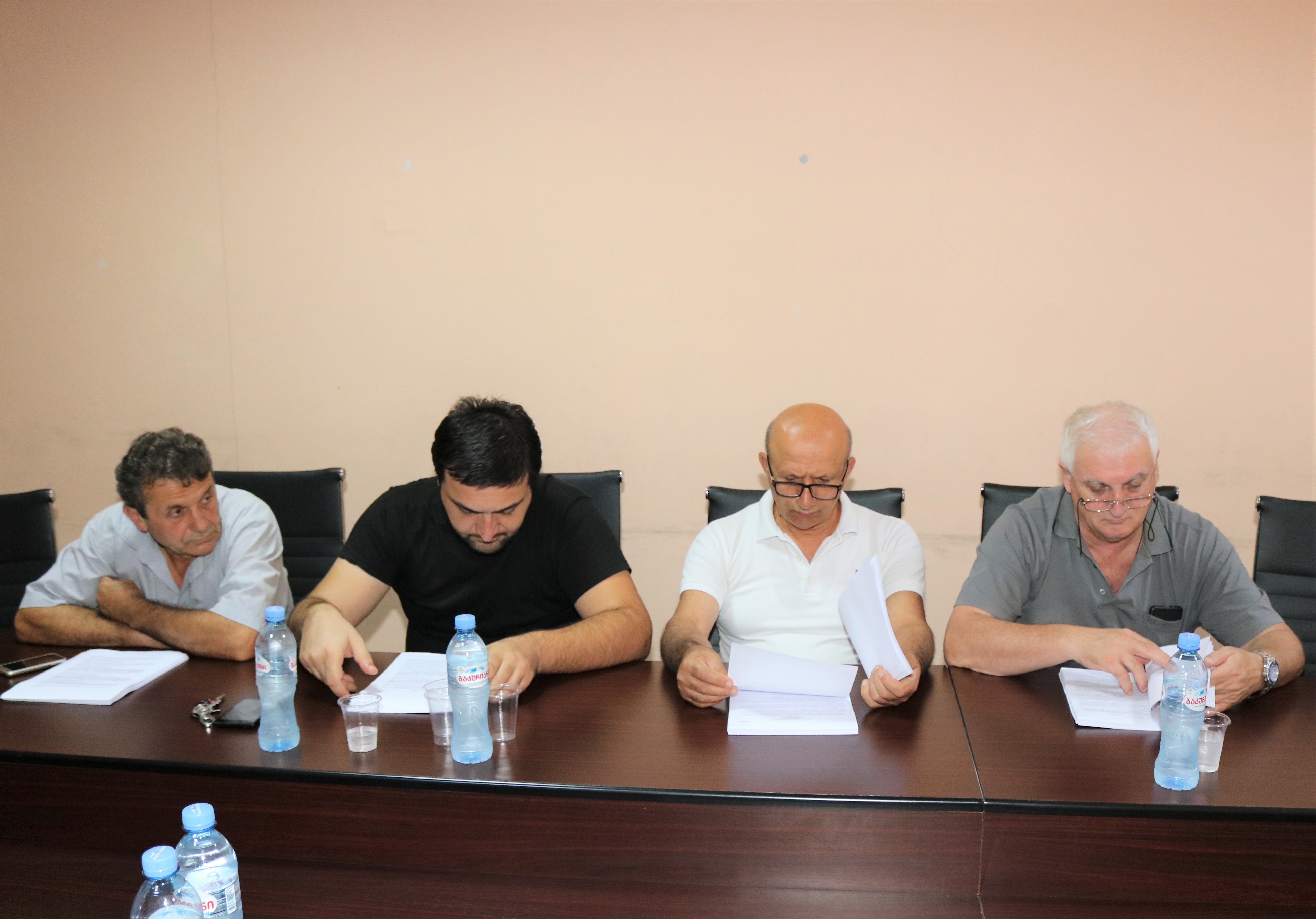 ქედის მუნიციპალიტეტის საკრებულოს №01-06/14 მორიგ სხდომაზე დღის წესრიგით გათვალისწინებული 15 საკითხი განიხილეს