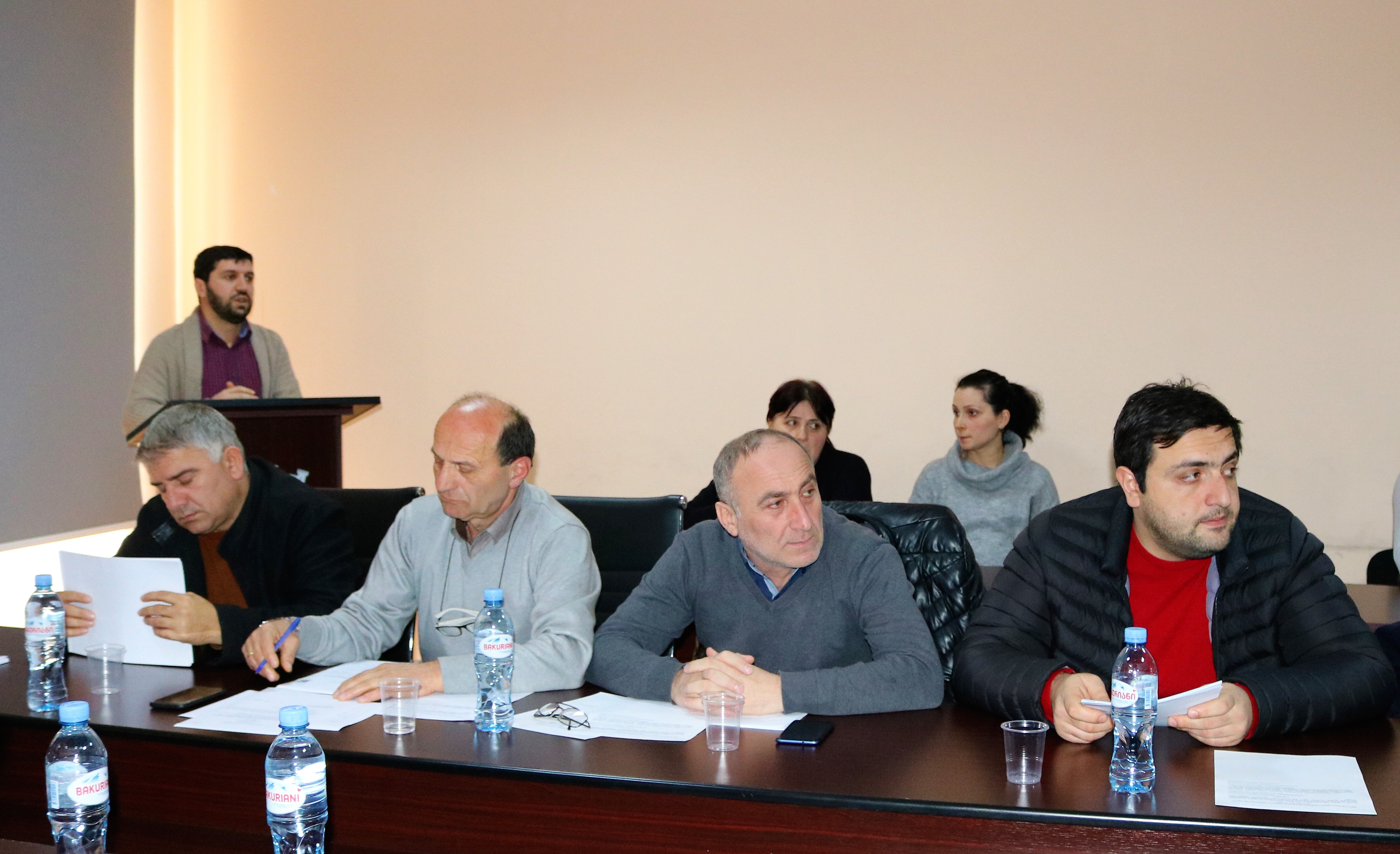 საკრებულოში მიმდინარე წლის პირველი მარტის რიგგარეშე სხდომაზე ქედის მუნიციპალიტეტის ადგილობრივი ბიუჯეტის ცვლილებები განიხილეს