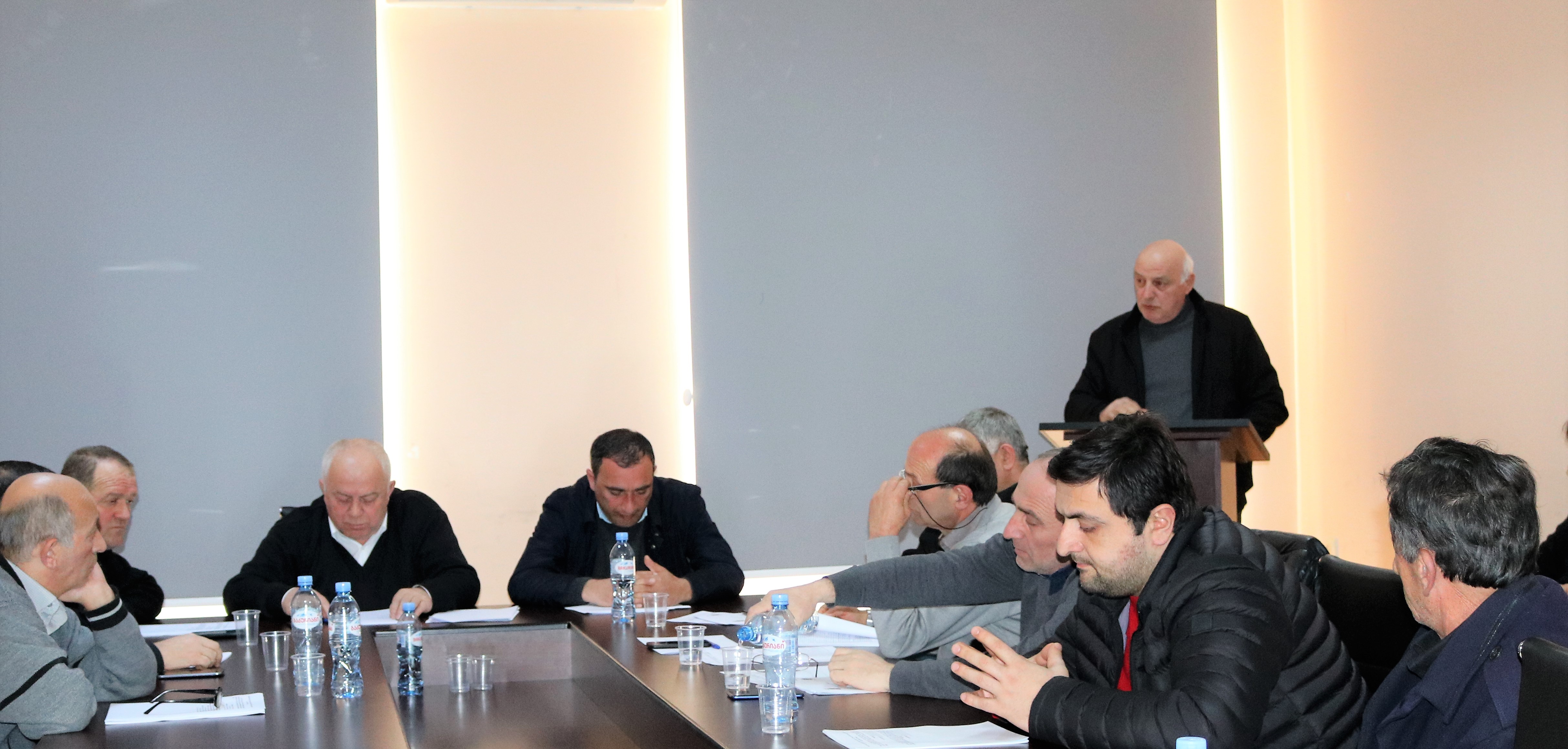 საკრებულოში მიმდინარე წლის პირველი მარტის რიგგარეშე სხდომაზე ქედის მუნიციპალიტეტის ადგილობრივი ბიუჯეტის ცვლილებები განიხილეს