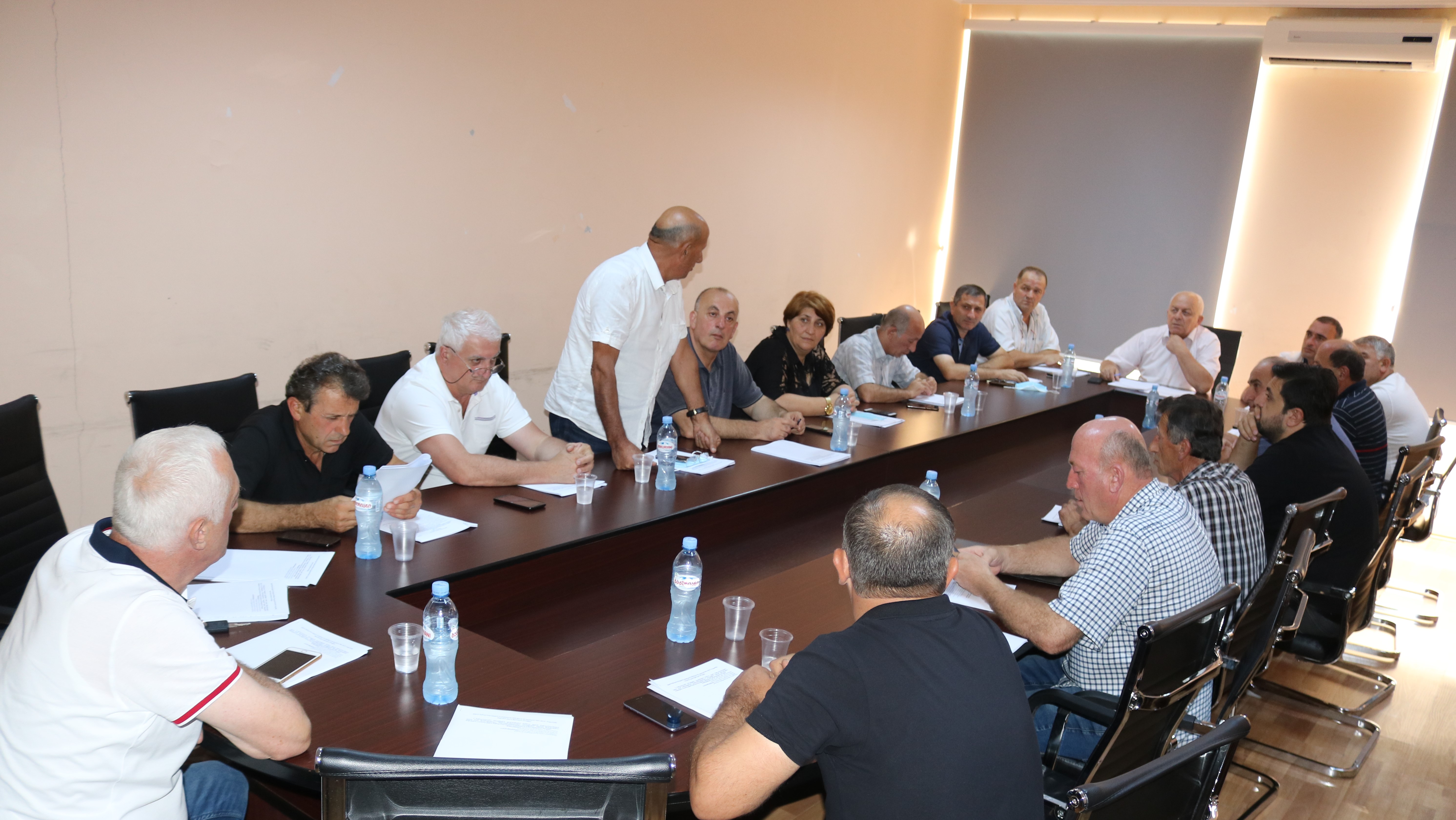 რიგგარეშე სხდომა ქედის მუნიციპალიტეტის საკრებულოში