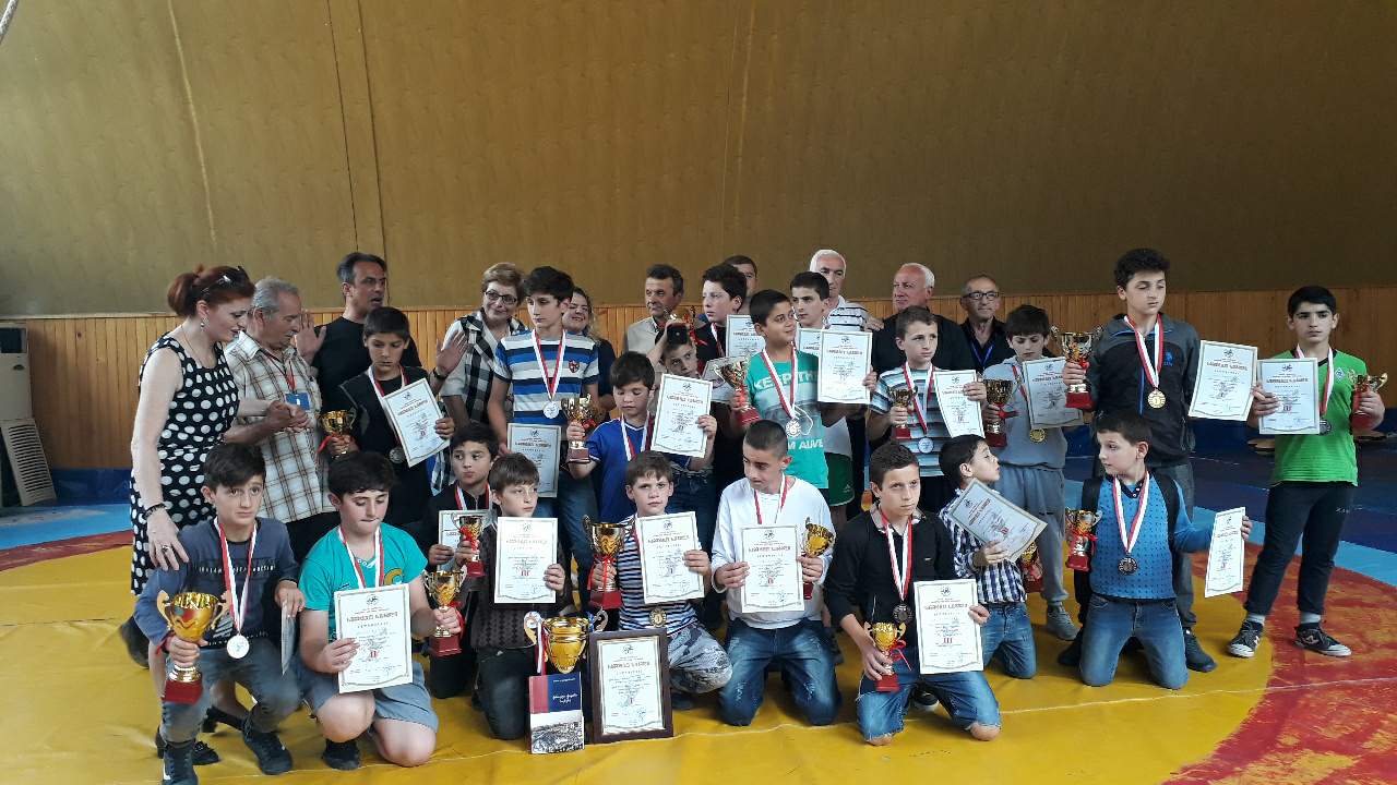 შეჯიბრება ქართულ ჭიდაობაში პირველი მაისის საჯარო სკოლის პირველობით დასრულდა