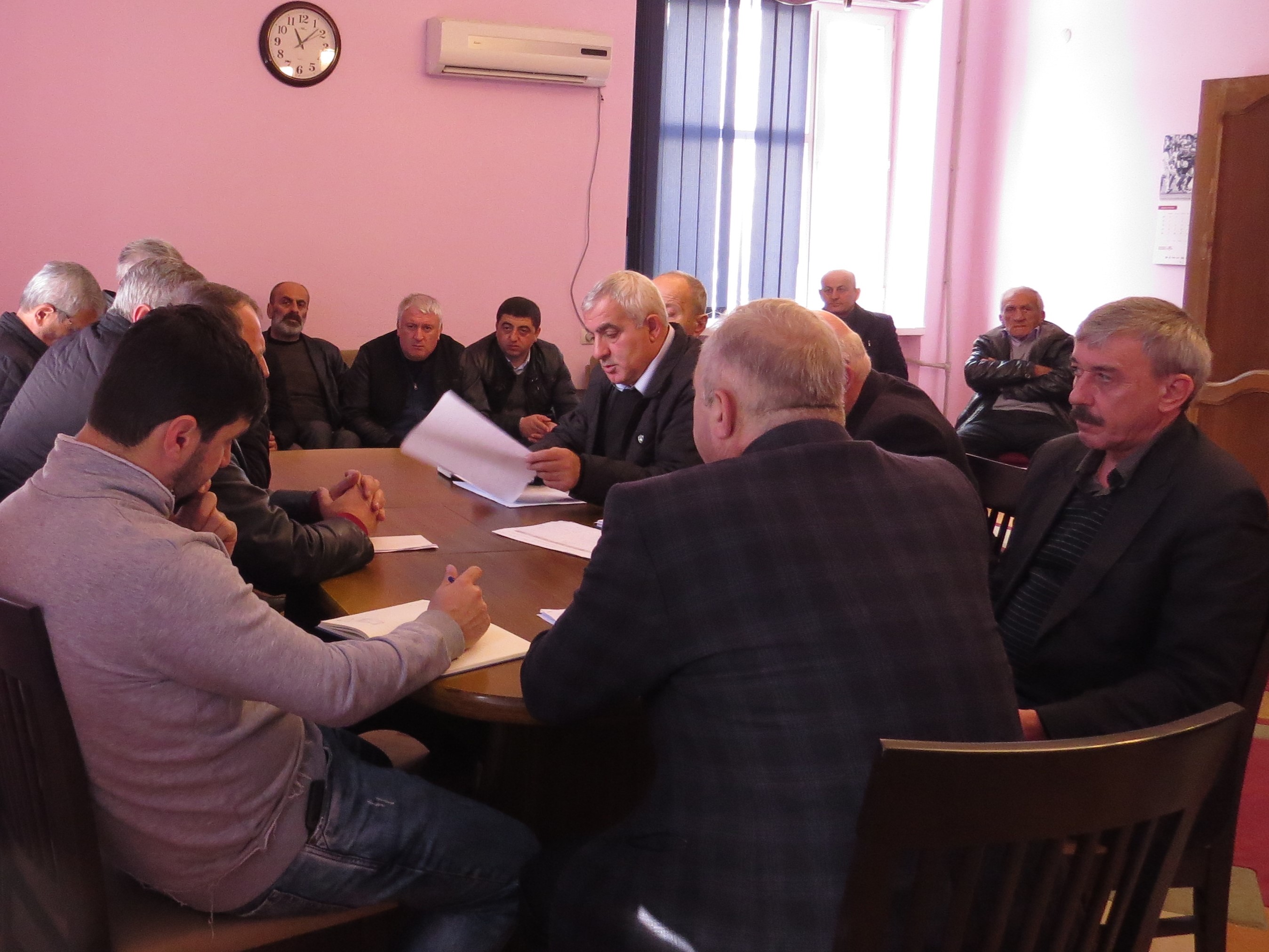 ლევან გორგილაძე სამშენებლო ფირმების წარმომადგენლებს ხვდება