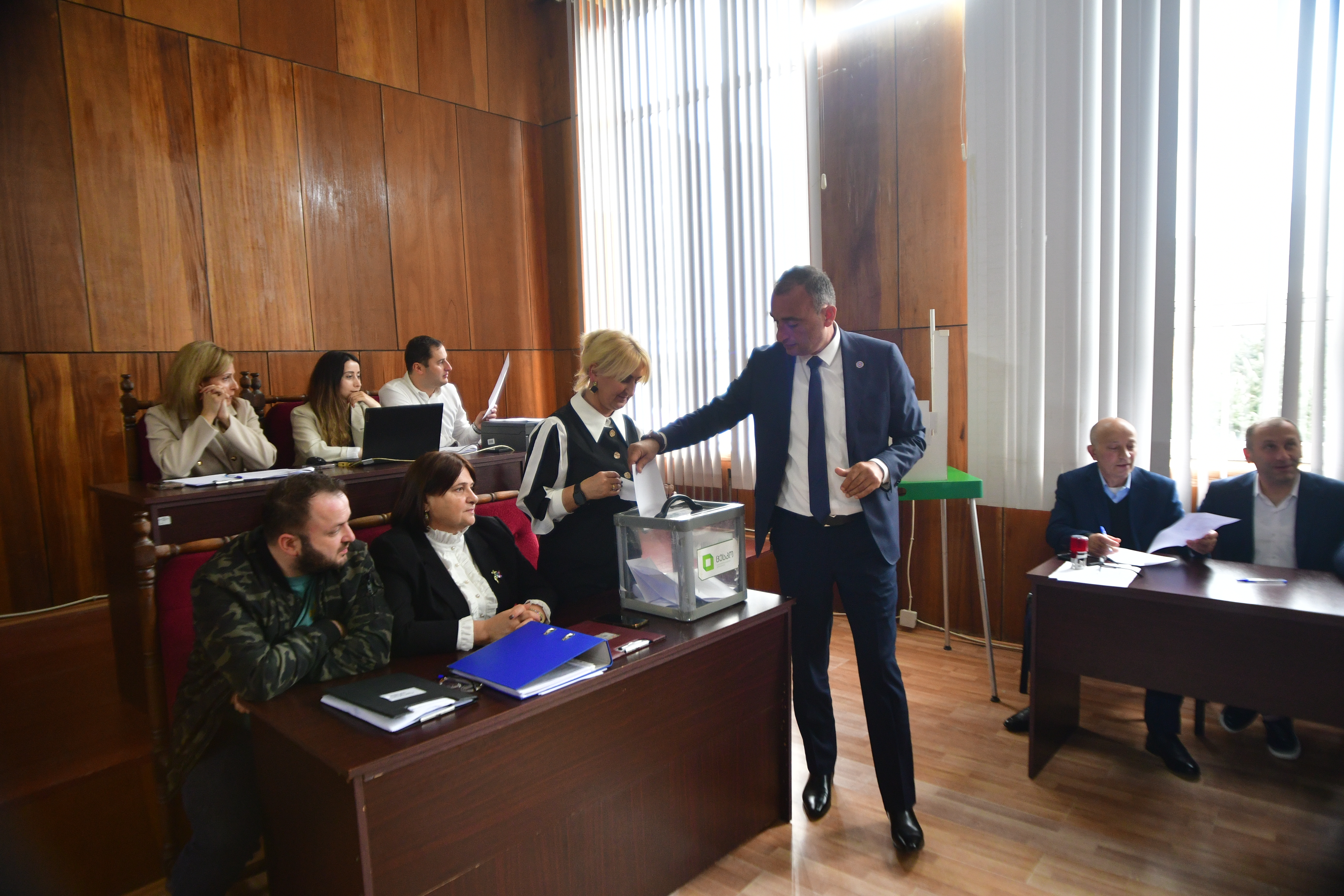 დღეს ქედის მუნიციპალიტეტის ახალი მოწვევის საკრებულოს პირველი სხდომა გაიმართა