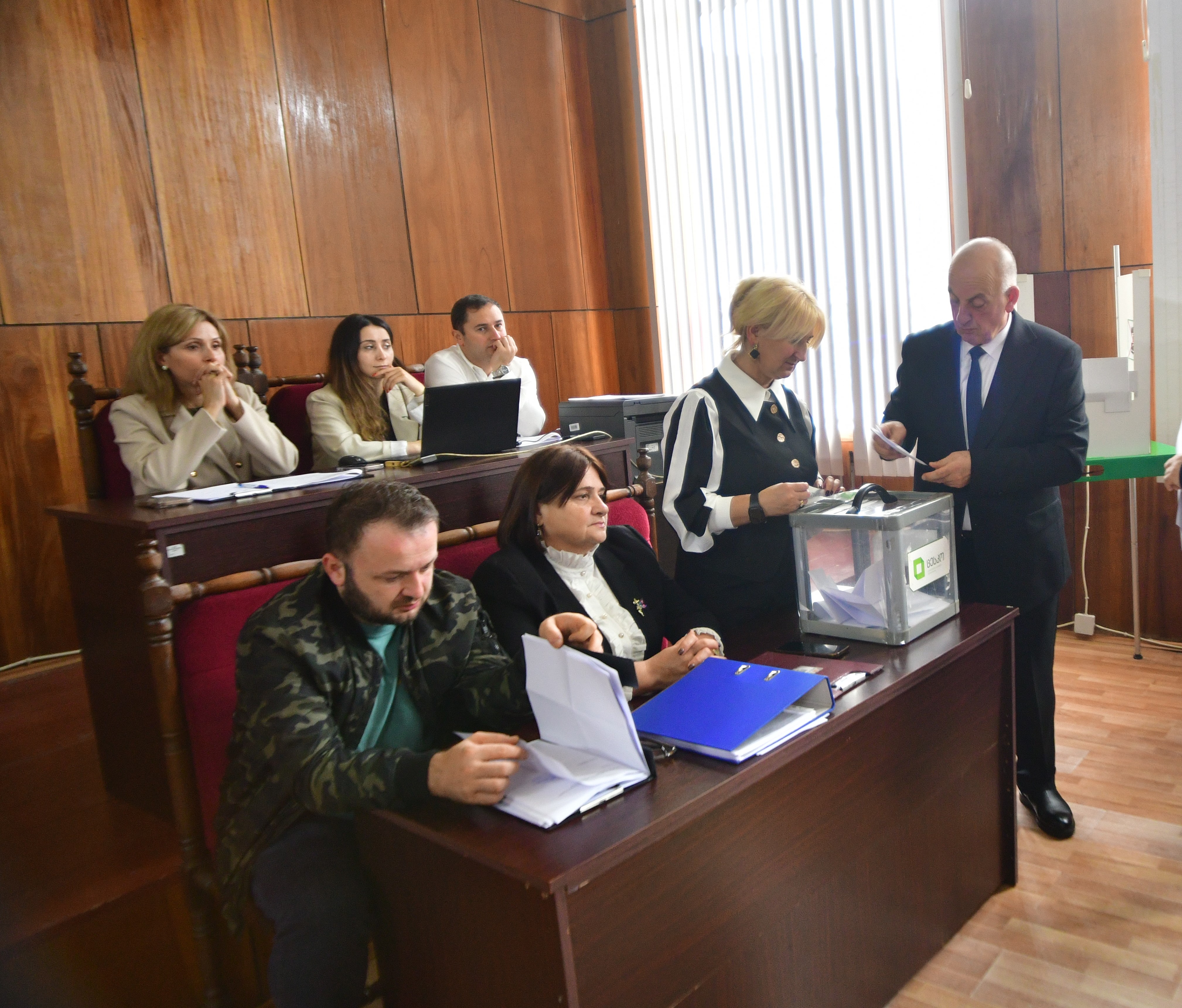 დღეს ქედის მუნიციპალიტეტის ახალი მოწვევის საკრებულოს პირველი სხდომა გაიმართა