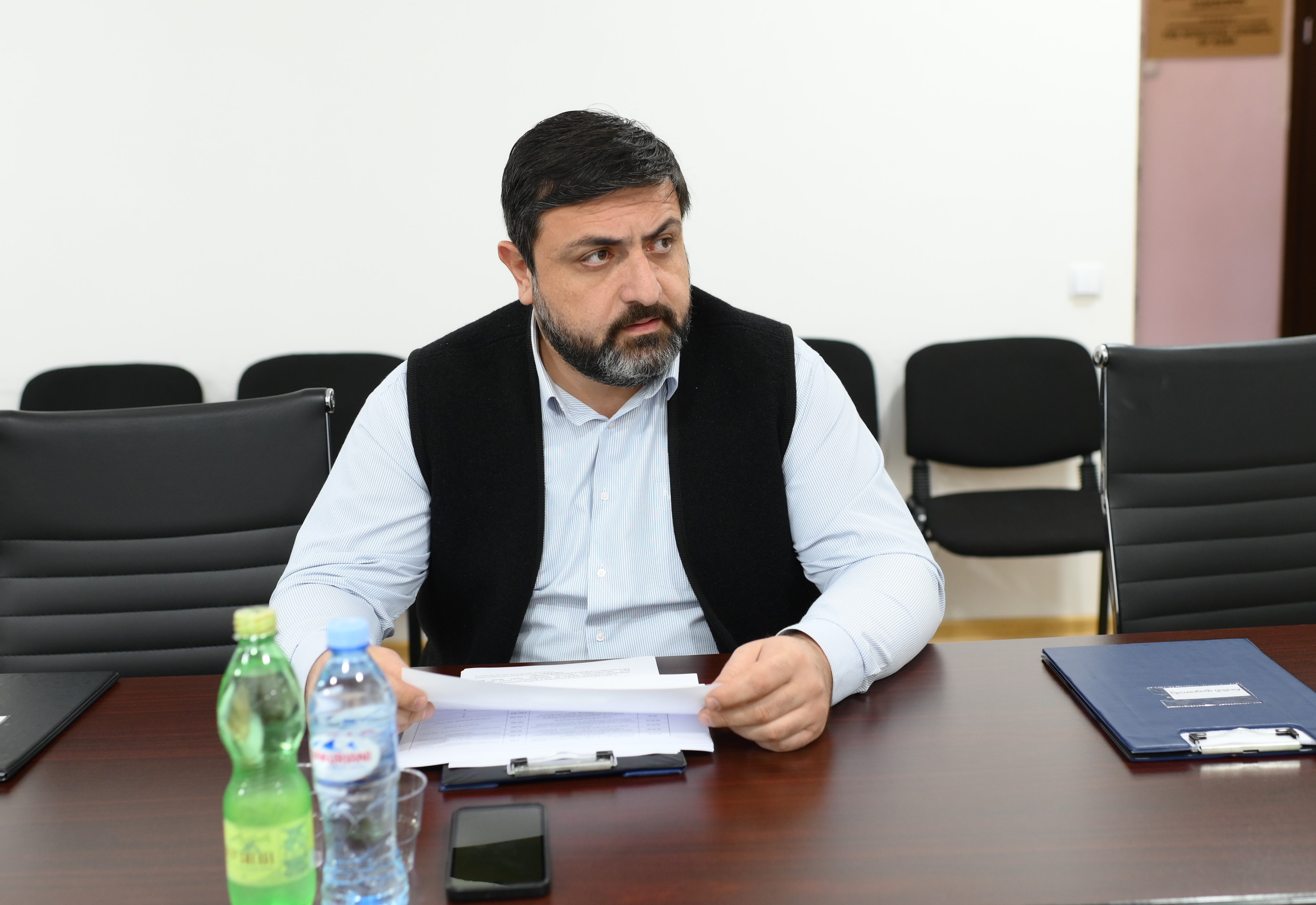 დღეს ახალი მოწვევის საკრებულოს პირველი რიგგარეშე სხდომა ჩატარდა