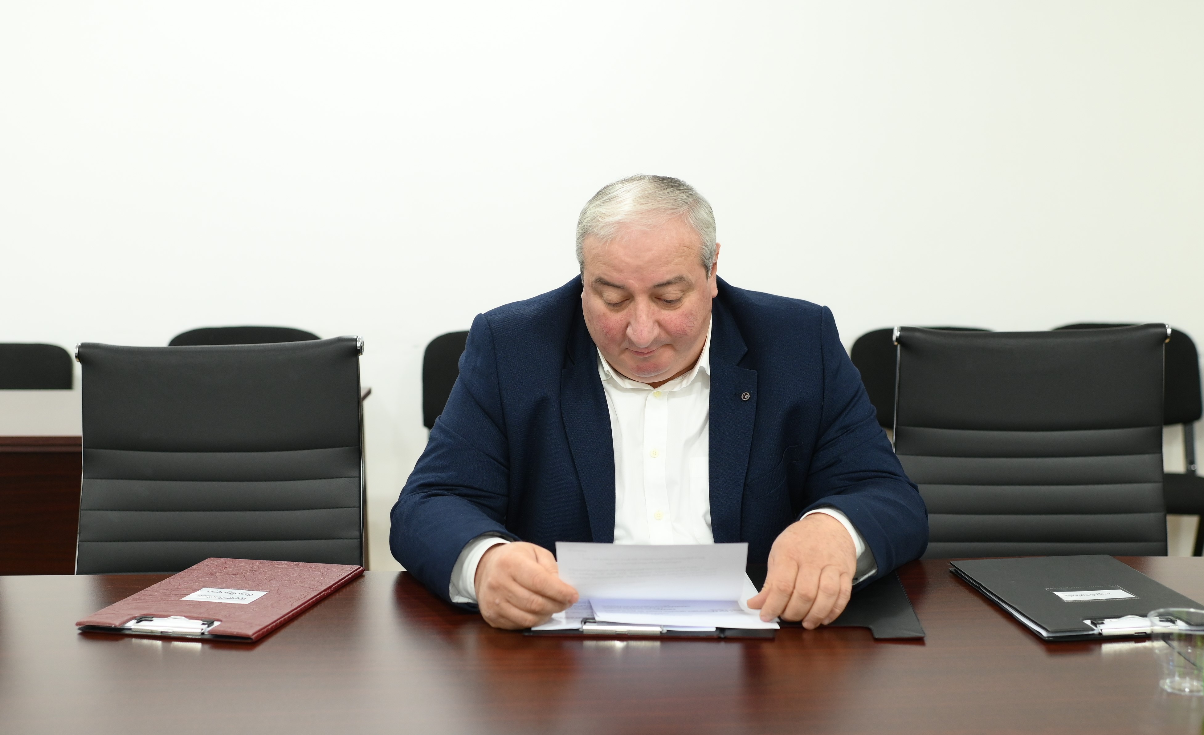 დღეს ახალი მოწვევის საკრებულოს პირველი რიგგარეშე სხდომა ჩატარდა