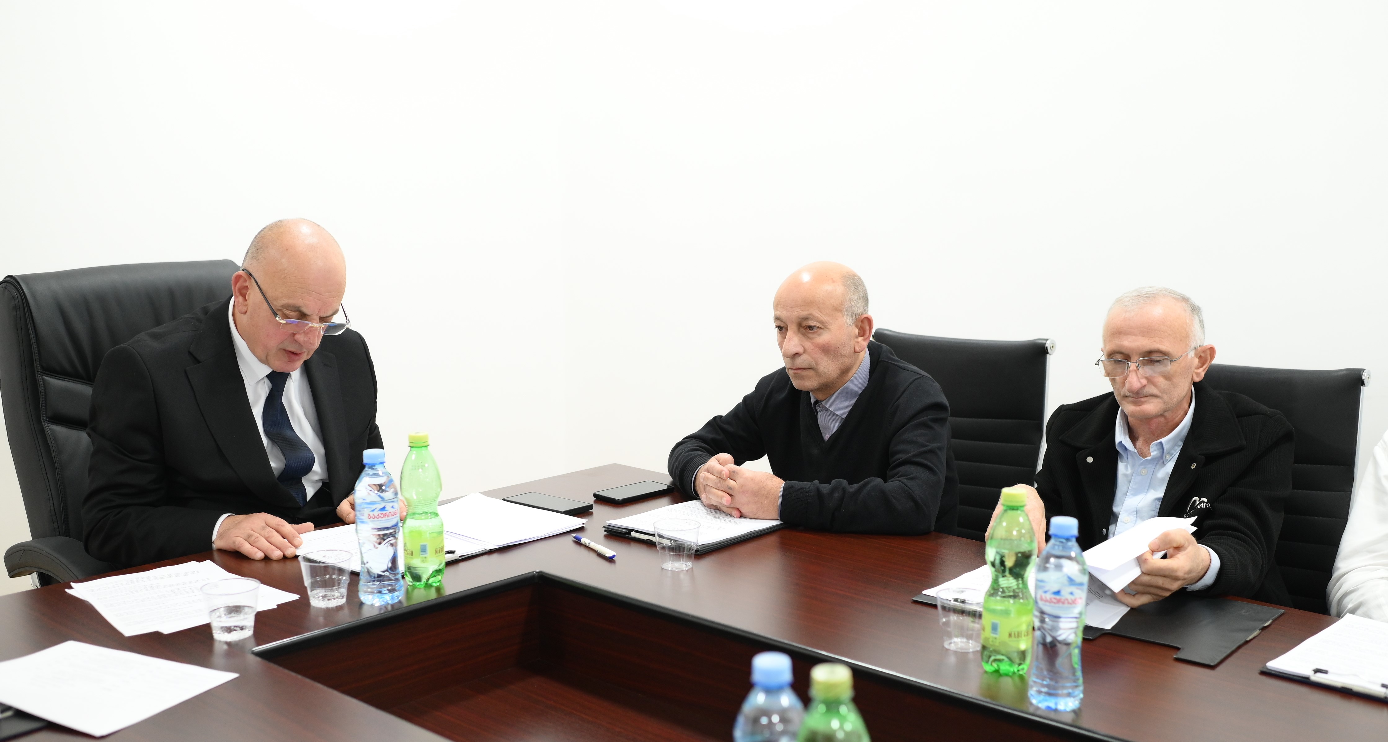 დღეს ახალი მოწვევის საკრებულოს პირველი რიგგარეშე სხდომა ჩატარდა