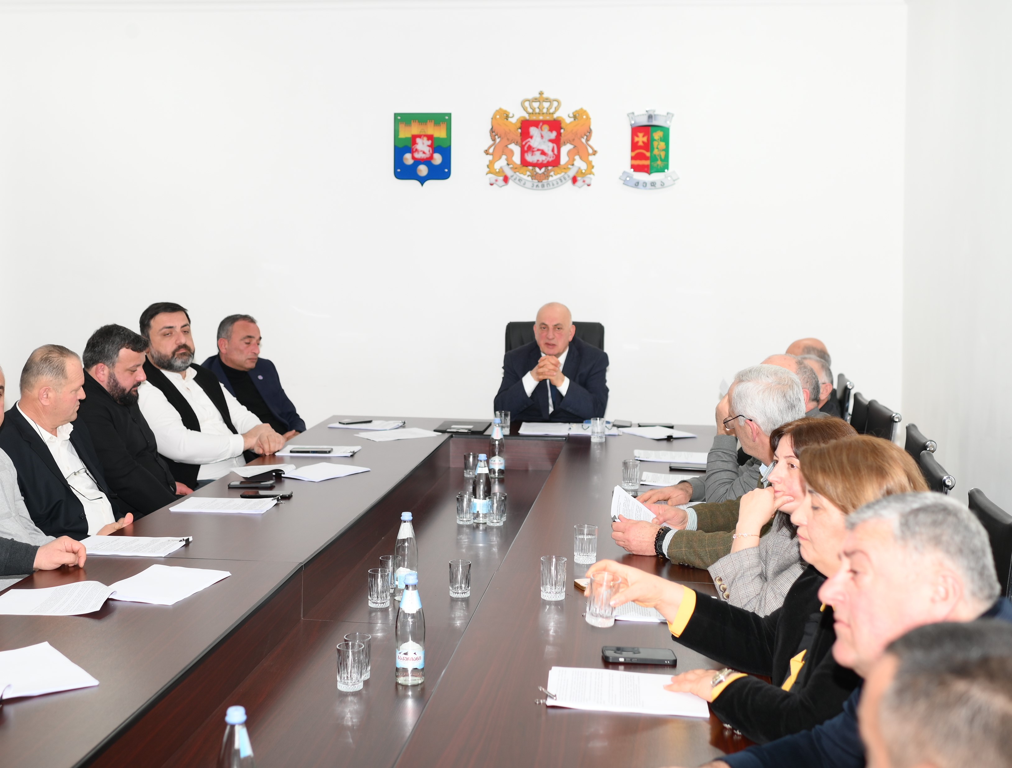 საკრებულომ რიგგარეშე სხდომაზე 2026 წლის ადგილობრივ ბიუჯეტში შესატანი ცვლილებები განიხილა