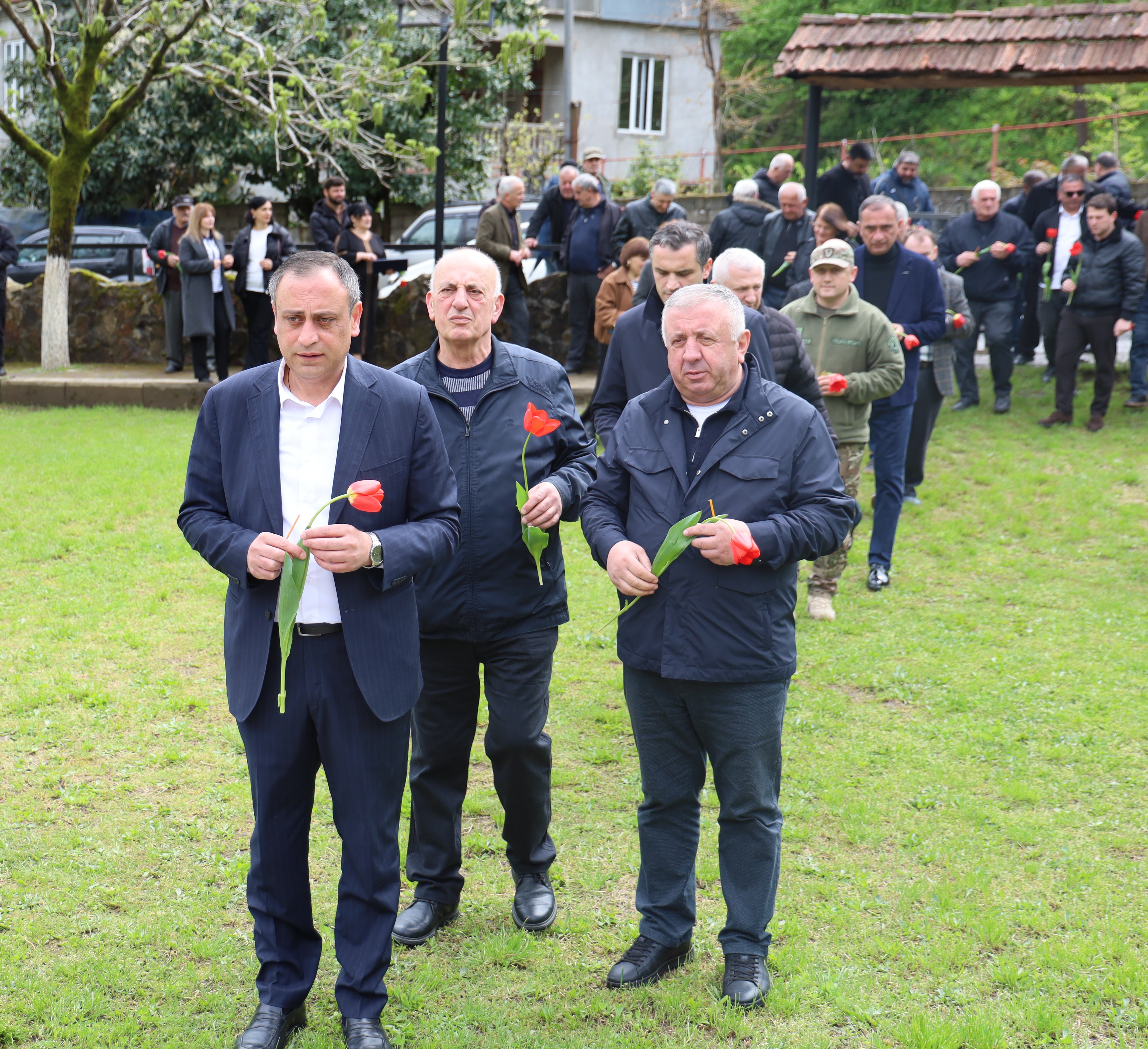 ქედის მუნიციპალიტეტის მერმა მამუკა თურმანიძემ პატივი მიაგო 1989 წლის 9 აპრილს დაღუპული გმირების ხსოვნას.