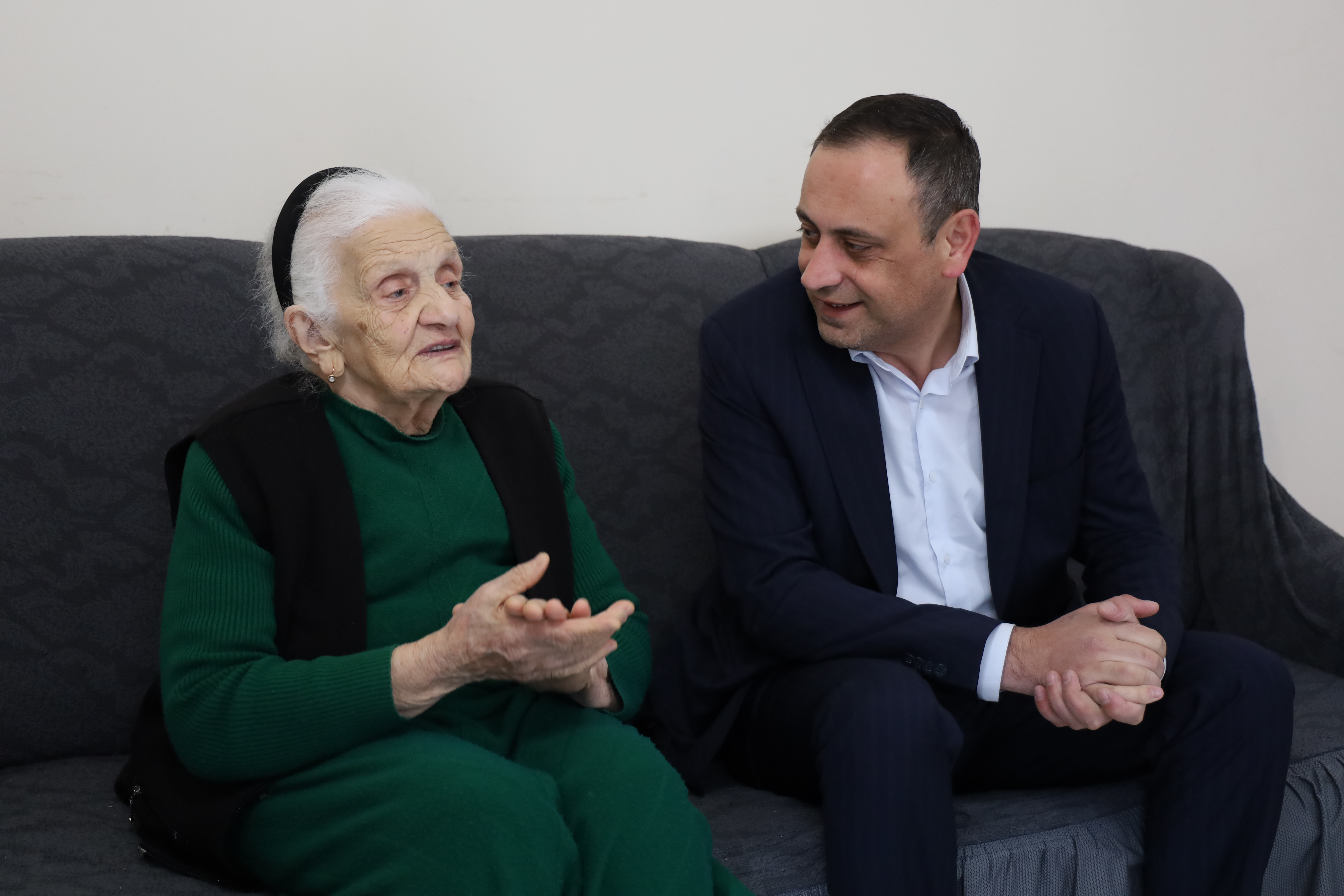 ქედის მუნიციპალიტეტის მერია გილოცავთ 3 მარტს დედის დღეს