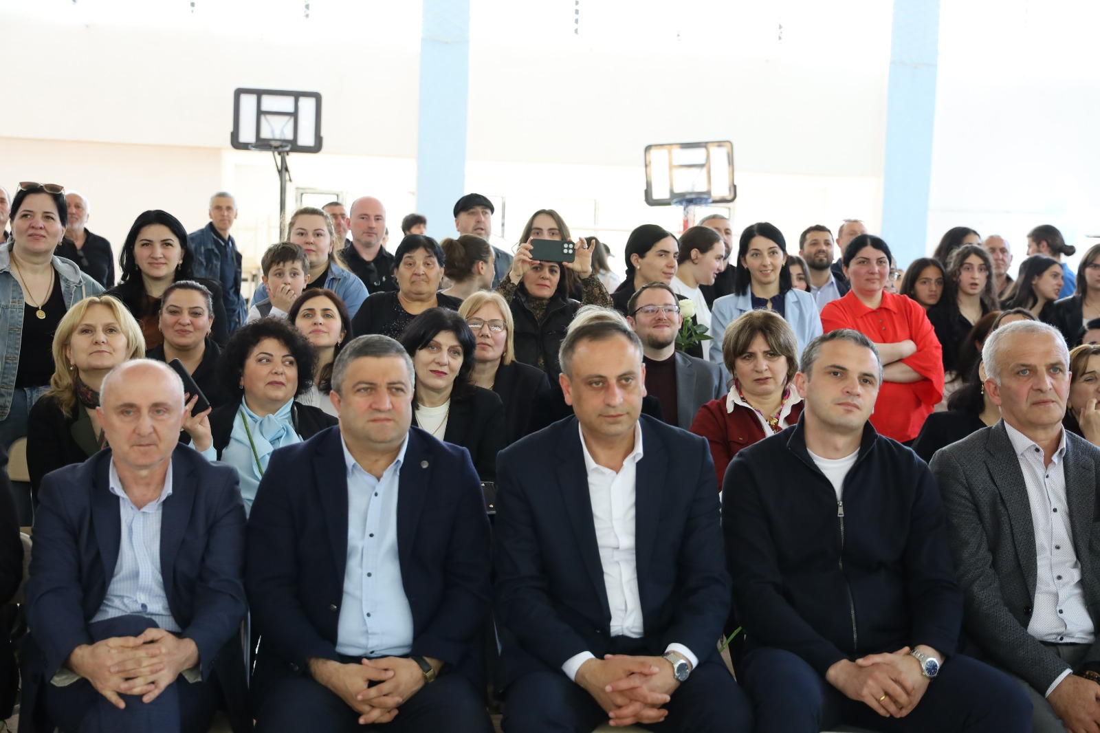 დღეს, მე-12 კლასის მოსწავლეებისათვის ბოლო ზარი დაირეკა