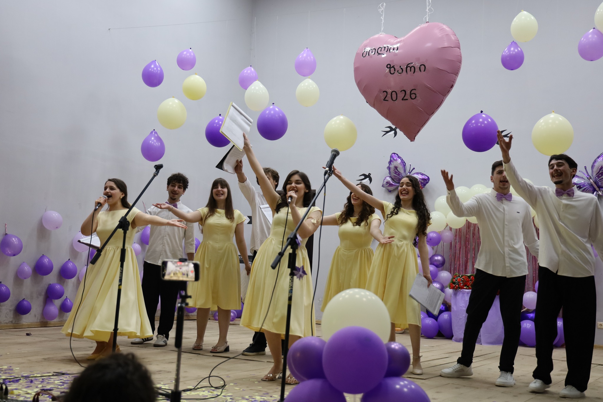 დღეს, მე-12 კლასის მოსწავლეებისათვის ბოლო ზარი დაირეკა