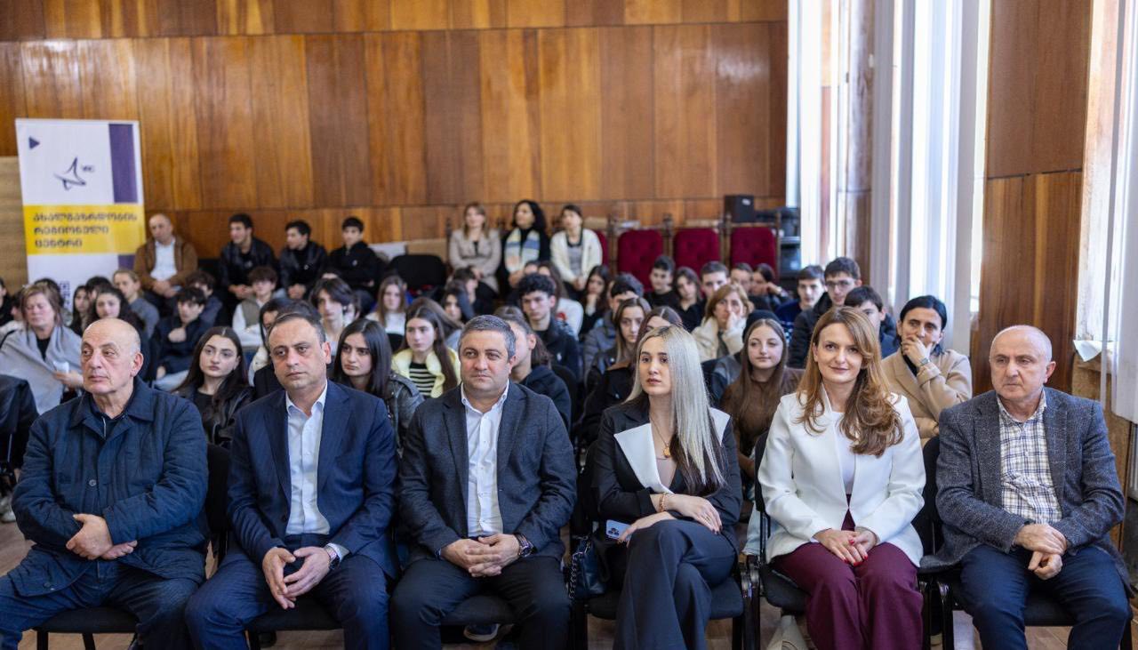 ქედის მუნიციპალიტეტში, ახალგაზრდებთან საინფორმაციო შეხვედრა გაიმართა