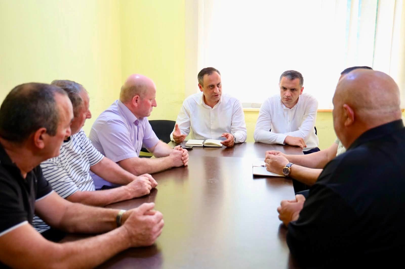 ქედის მუნიციპალიტეტის მერმა მამუკა თურმანიძემ, მეორე გასვლითი სამუშაო შეხვედრა ოქტომბრის ადმინისტრაციულ ერთეულში გამართა