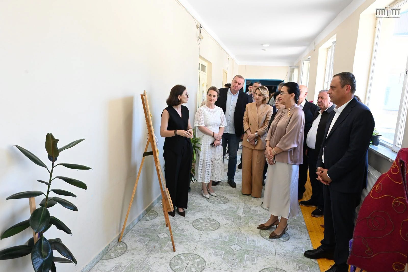 ქედის მუნიციპალიტეტის მერი მამუკა თურმანიძე, ქალთა და ბავშვთა საკითხებზე მომუშავე პარლამენტის დროებითი კომისიის თავმჯდომარე მარიამ ლაშხი, პარლამენტის წევრები და აჭარის ავტონომიური რესპუბლიკის განათლებისა და სპორტის მინისტრი მაია ხაჯიშვილი ქედის ინკლუზიური განათლების ცენტრს ეწვივნენ