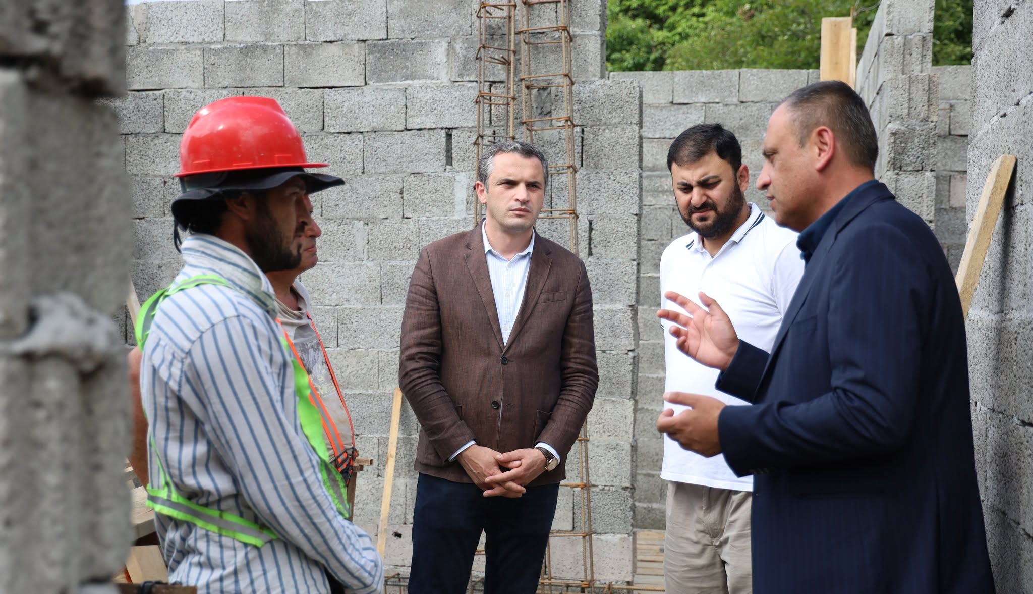 ქედის მუნიციპალიტეტის მერმა მამუკა თურმანიძემ, პირველ მოადგილე იმედა ვასაძესთან ერთად ინფრასტრუქტურული პროექტების ფარგლებში მიმდინარე სამშენებლო სამუშაოები დაათვალიერა