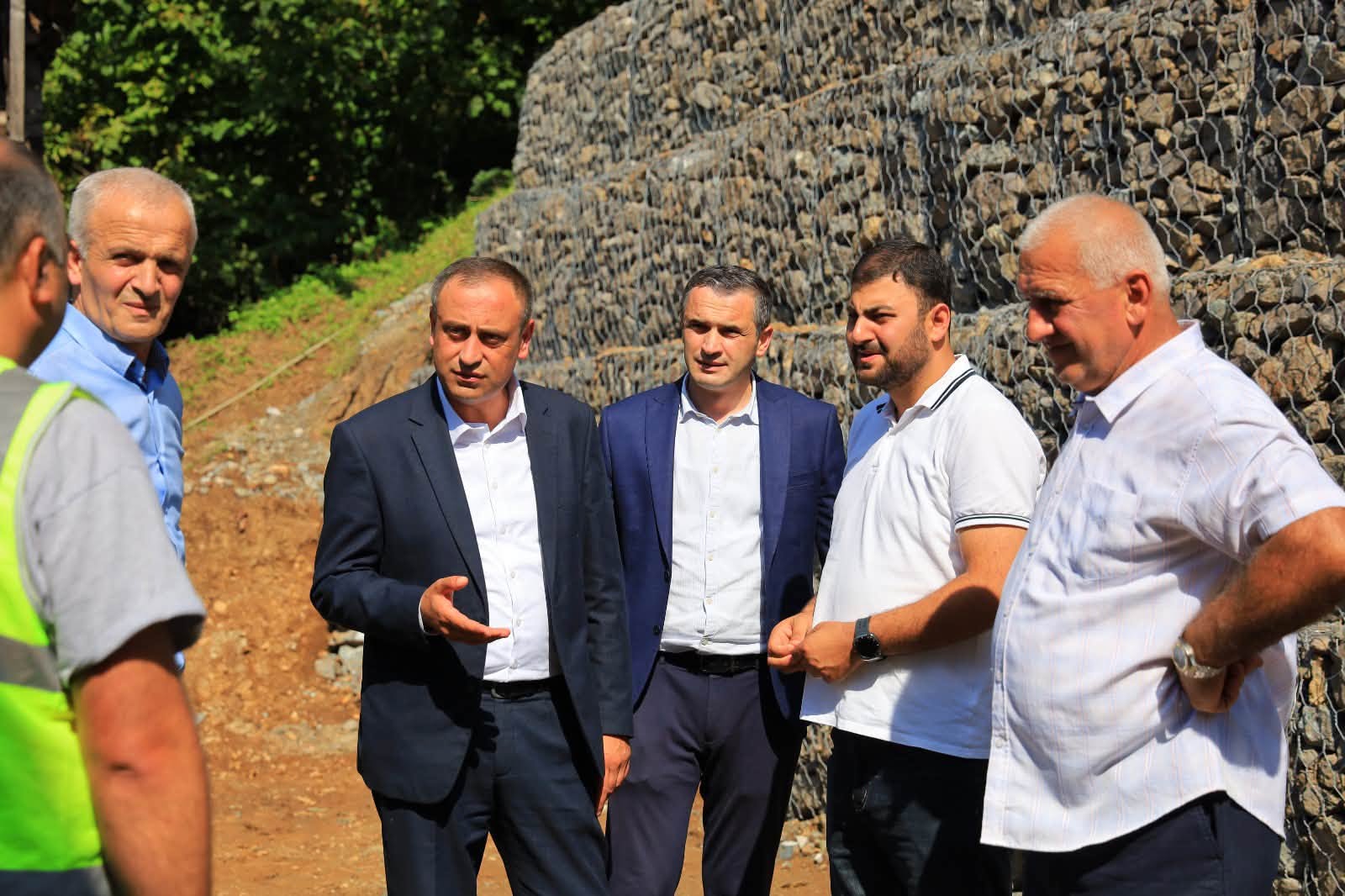 ქედის მუნიციპალიტეტის მერი მამუკა თურმანიძე, მეწყერსაწინააღმდეგო ღონისძიებების ფარგლებში მიმდინარე და დასრულებულ  სამშენებლო სამუშაოებს ადგილზე გაეცნო