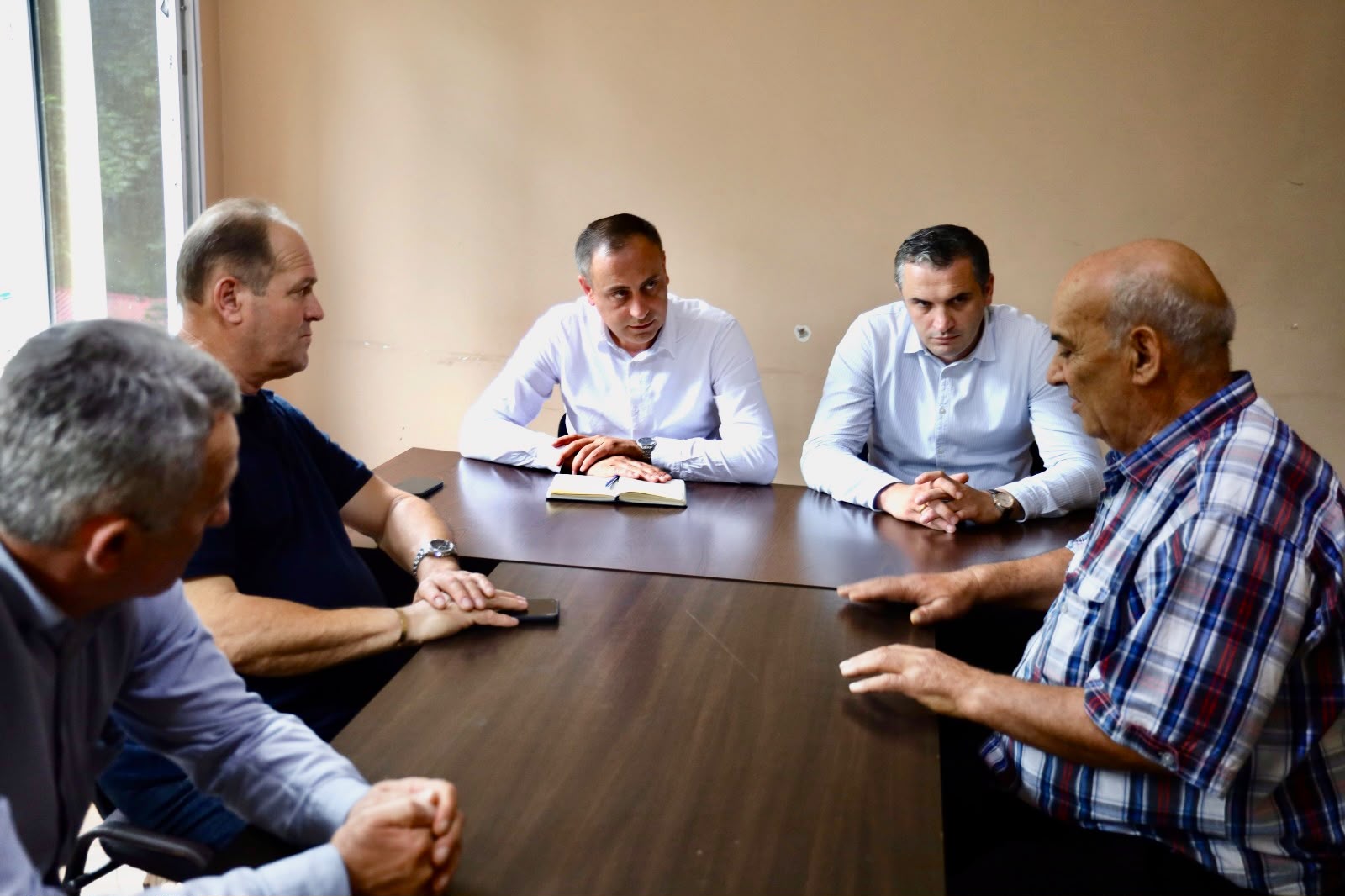 ქედის მუნიციპალიტეტის მერმა მამუკა თურმანიძემ , პირველ მოადგილე იმედა ვასაძესთან ერთად, ზვარის ადმინისტრაციულ ერთეულში, წარმომადგენელთან და სპეციალისტებთან გასვლითი სამუშაო შეხვედრა გამართა
