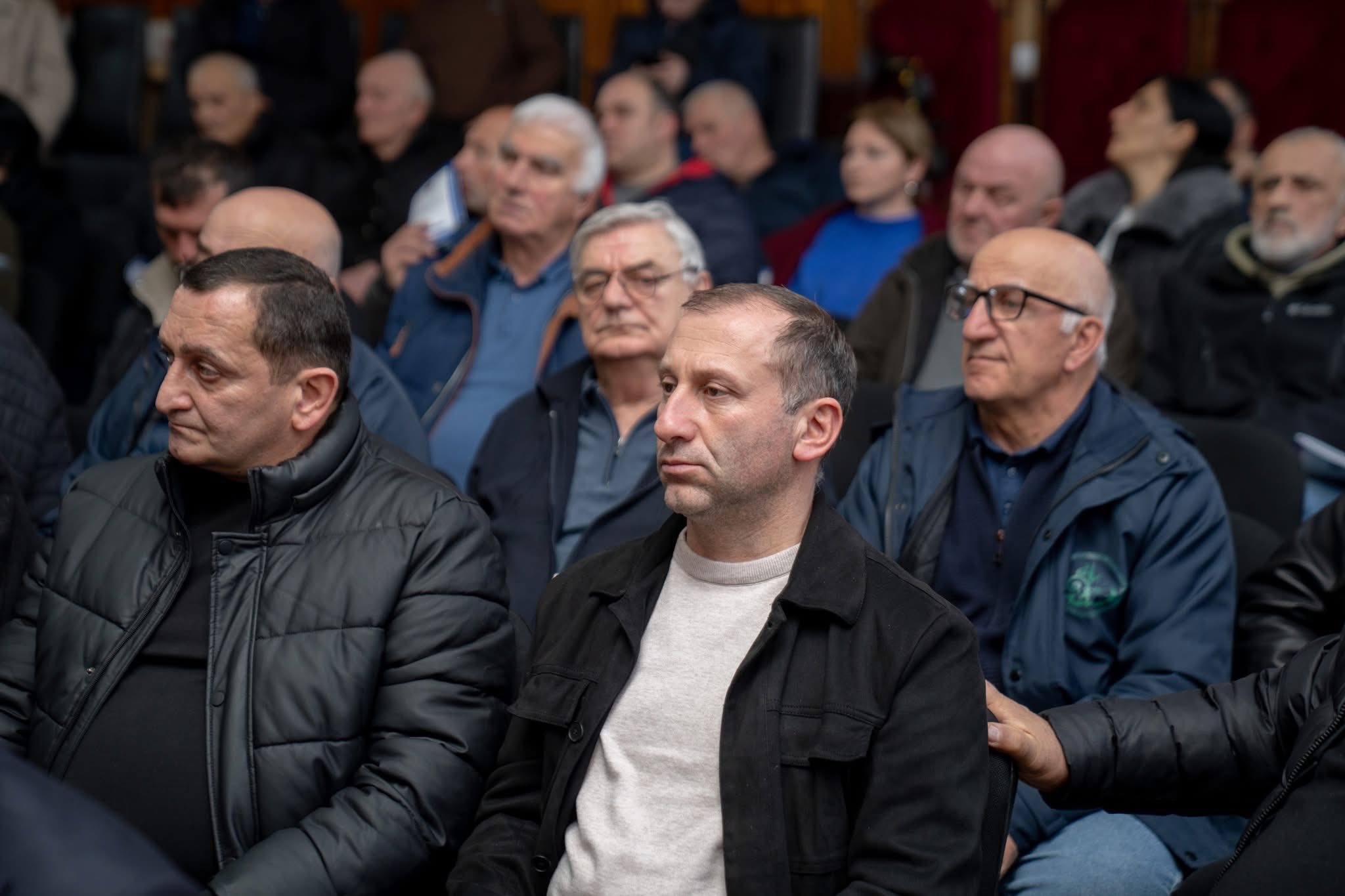 აჭარის სოფლის მეურნეობის მინისტრი დენის სალუქვაძე და ქედის მუნიციპალიტეტის მერი მამუკა თურმანიძე ადგილობრივ მეწარმეებს შეხვდნენ